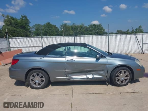✅ 2008 Chrysler Sebring Limited • VIN: 1C3LC65MX8N676610 • Лот: 42959725. Опубликован ранее на IAAI с пробегом 130 310 миль. Бесплатный доступ к архиву аукционных продаж из США и подробный отчёт об истории автомобиля на DreamBid. Изображение 13.