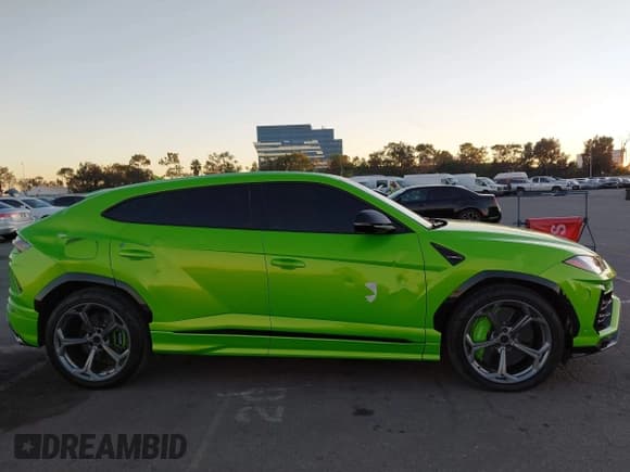 ✅ 2019 Lamborghini Urus • VIN: ZPBUA1ZL2KLA04966 • Lot: 43911141. Listed on IAAI with 26,775 mi. Free auction sales archive from the USA and detailed vehicle history report at DreamBid. Image 13.