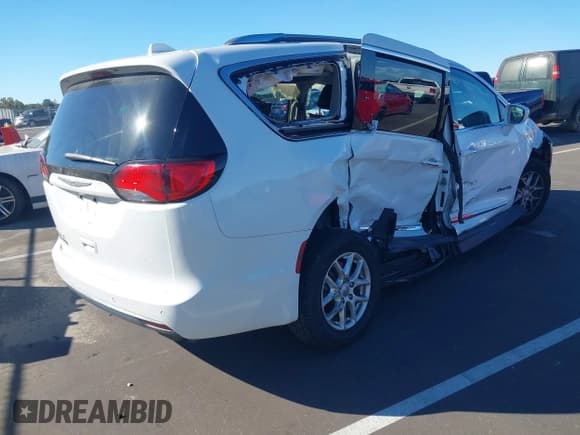 ✅ 2020 Chrysler Pacifica Touring L • VIN: 2C4RC1BG6LR284162 • Lot: 43465625. Listed on IAAI with 83,027 mi. Free auction sales archive from the USA and detailed vehicle history report at DreamBid. Image 4.