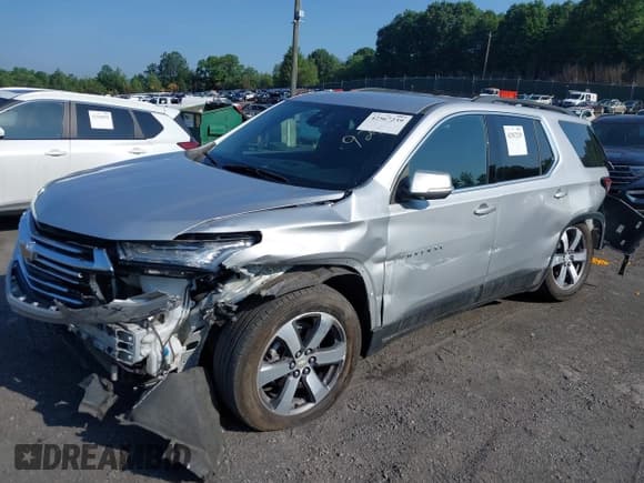 ✅ 2022 Chevrolet Traverse LT • VIN: 1GNERHKW0NJ131899 • Lot: 42567239. Wystawiony na IAAI z przebiegiem 78 665 mil. Bezpłatny archiwum sprzedaży aukcyjnych z USA i szczegółowy raport historii pojazdu na DreamBid. Zdjęcie 17.