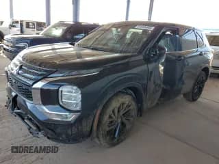 2024 Mitsubishi Outlander SE z VIN JA4J3VA83RZ074299, wystawiony jako Copart lot #83855445 z przebiegiem 18 192 mil mil oraz Szkoda całkowita • Salvage title. Historia ofert i sprzedaży dostępna na DreamBid. Obrazek 1.