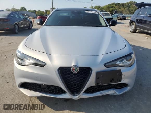 ✅ 2021 Alfa Romeo Giulia • VIN: ZARFAMAN5M7644895 • Lot: 68929244. Listed on Copart with 34,901 mi. Free auction sales archive from the USA and detailed vehicle history report at DreamBid. Image 5.