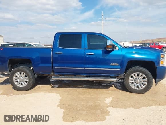 ✅ 2018 Chevrolet Silverado 2500HD High Country • VIN: 1GC1KXEY8JF277290 • Lot: 43465114. Listed on IAAI with 159,038 mi. Free auction sales archive from the USA and detailed vehicle history report at DreamBid. Image 14.