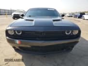 ✅ 2016 Dodge Challenger SXT Plus • VIN: 2C3CDZAG2GH130938 • Lot: 69314754. Wystawiony na Copart z przebiegiem 77 941 mil. Bezpłatny archiwum sprzedaży aukcyjnych z USA i szczegółowy raport historii pojazdu na DreamBid. Zdjęcie 5.