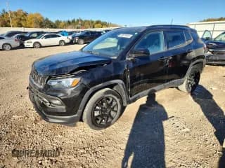 ✅ 2023 Jeep Compass Altitude • VIN: 3C4NJDBN1PT552025 • Lot: 90879055. Wystawiony na Copart z przebiegiem 13 984 mil. Bezpłatny archiwum sprzedaży aukcyjnych z USA i szczegółowy raport historii pojazdu na DreamBid. Zdjęcie 1.