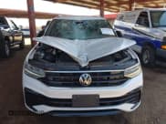 ✅ 2022 Volkswagen Tiguan SE R-Line Black • VIN: 3VVCB7AX7NM165304 • Lot: 42779938. Wystawiony na IAAI z przebiegiem 39 315 mil. Bezpłatny archiwum sprzedaży aukcyjnych z USA i szczegółowy raport historii pojazdu na DreamBid. Zdjęcie 6.