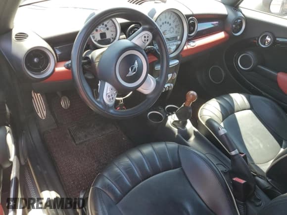 ✅ 2007 MINI Hardtop S • VIN: WMWMF73517TT83310 • Lot: 68293665. Listed on Copart with 121,352 mi. Free auction sales archive from the USA and detailed vehicle history report at DreamBid. Image 8.