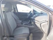 ✅ 2017 Ford Escape SE • VIN: 1FMCU9GD6HUB87002 • Lot: 41692708. Wystawiony na IAAI z przebiegiem 112 093 mil. Bezpłatny archiwum sprzedaży aukcyjnych z USA i szczegółowy raport historii pojazdu na DreamBid. Zdjęcie 5.