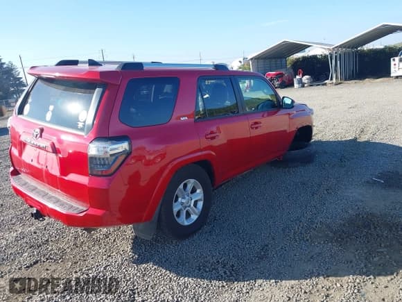 ✅ 2021 Toyota 4Runner SR5 Premium • VIN: JTENU5JR4M5874005 • Lot: 43490463. Wystawiony na IAAI z przebiegiem 33 245 mil. Bezpłatny archiwum sprzedaży aukcyjnych z USA i szczegółowy raport historii pojazdu na DreamBid. Zdjęcie 4.