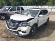 ✅ 2017 Nissan Rogue SV • VIN: JN8AT2MV8HW250080 • Lot: 42833540. Wystawiony na IAAI z przebiegiem 121 727 mil. Bezpłatny archiwum sprzedaży aukcyjnych z USA i szczegółowy raport historii pojazdu na DreamBid. Zdjęcie 6.