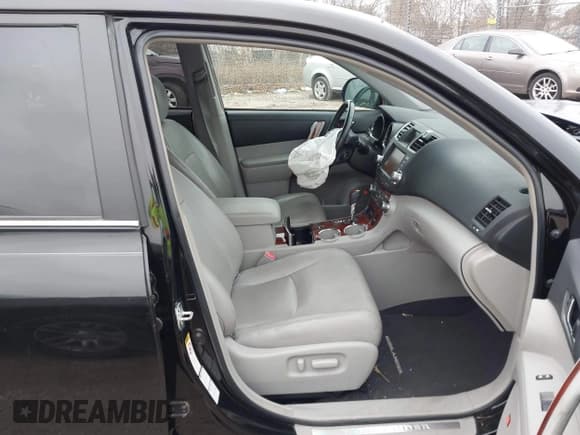 ✅ 2012 Toyota Highlander Limited • VIN: 5TDDK3EH6CS096021 • Lot: 43664672. Listed on IAAI with 123,287 mi. Free auction sales archive from the USA and detailed vehicle history report at DreamBid. Image 5.