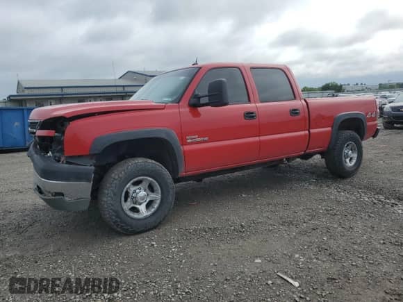 2005 Chevrolet Silverado 2500HD LT with VIN 1GCHK23215F888557, listed as a Copart auction lot 61552175 with 253,556 mi miles and Salvage title. Bid and sale history available at DreamBid. Image 1.