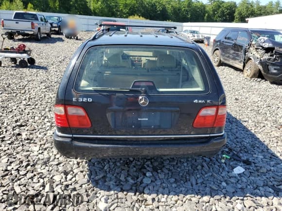 ✅ 1999 Mercedes-Benz E 320 • VIN: WDBJH82F8XX020574 • Лот: 63730124. Опубликован ранее на Copart с пробегом 201 401 миль. Бесплатный доступ к архиву аукционных продаж из США и подробный отчёт об истории автомобиля на DreamBid. Изображение 6.
