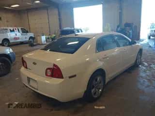 2010 Chevrolet Malibu 1LT z VIN 1G1ZC5EB2AF307280, wystawiony jako IAAI lot #43477502 z przebiegiem 79 349 mil mil oraz . Historia ofert i sprzedaży dostępna na DreamBid. Obrazek 4.