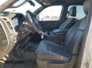 ✅ 2024 Ram 3500 Tradesman • VIN: 3C63RPGL8RG297594 • Lot: 81847544. Wystawiony na Copart z przebiegiem 20 916 mil. Bezpłatny archiwum sprzedaży aukcyjnych z USA i szczegółowy raport historii pojazdu na DreamBid. Zdjęcie 7.