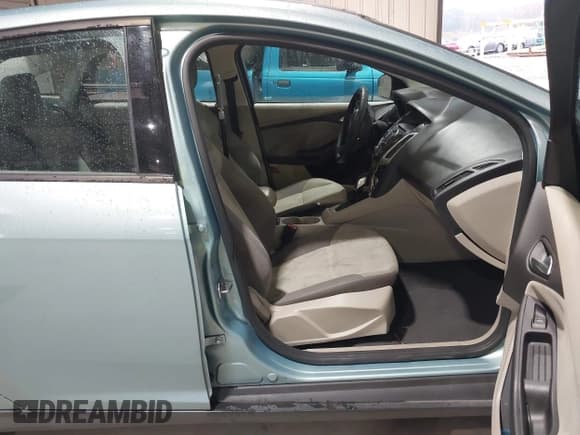 ✅ 2012 Ford Focus SE • VIN: 1FAHP3F24CL352533 • Lot: 43547192. Listed on IAAI with 211,029 mi. Free auction sales archive from the USA and detailed vehicle history report at DreamBid. Image 5.