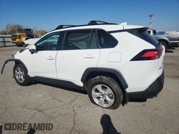 ✅ 2021 Toyota RAV4 XLE • VIN: 2T3W1RFV5MW152954 • Lot: 82734245. Wystawiony na Copart z przebiegiem 68 684 mil. Bezpłatny archiwum sprzedaży aukcyjnych z USA i szczegółowy raport historii pojazdu na DreamBid. Zdjęcie 2.