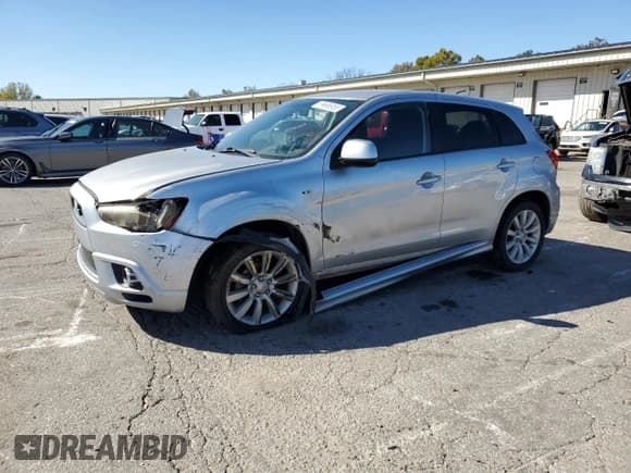 ✅ 2011 Mitsubishi Outlander SE • VIN: JA4AP4AU7BZ012096 • Lot: 89686955. Wystawiony na Copart z przebiegiem 205 868 mil. Bezpłatny archiwum sprzedaży aukcyjnych z USA i szczegółowy raport historii pojazdu na DreamBid. Zdjęcie 1.