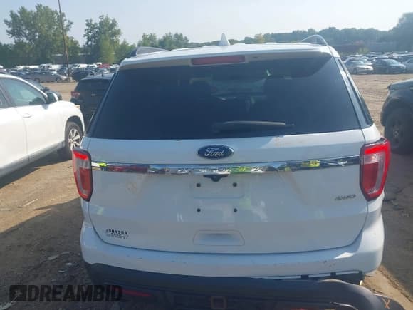 ✅ 2017 Ford Explorer • VIN: 1FM5K8B82HGB31639 • Lot: 43168464. Listed on IAAI with 160,832 mi. Free auction sales archive from the USA and detailed vehicle history report at DreamBid. Image 16.
