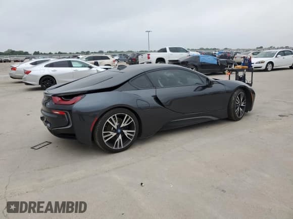 ✅ 2015 BMW i8 • VIN: WBY2Z2C50FV674256 • Лот: 56895134. Опубликован ранее на Copart с пробегом 33 484 миль. Бесплатный доступ к архиву аукционных продаж из США и подробный отчёт об истории автомобиля на DreamBid. Изображение 3.