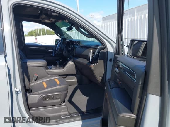 ✅ 2024 GMC Sierra 1500 AT4 • VIN: 1GTUUEEL8RZ370157 • Лот: 42926287. Опубликован ранее на IAAI с пробегом 9 636 миль. Бесплатный доступ к архиву аукционных продаж из США и подробный отчёт об истории автомобиля на DreamBid. Изображение 5.