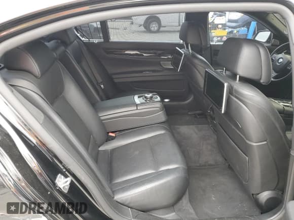 ✅ 2015 BMW 7 Series 750Li • VIN: WBAYE8C51FD781538 • Лот: 43257103. Опубликован ранее на Copart с пробегом 69 816 миль. Бесплатный доступ к архиву аукционных продаж из США и подробный отчёт об истории автомобиля на DreamBid. Изображение 10.