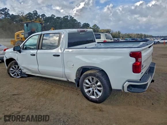 ✅ 2022 Chevrolet Silverado 1500 Custom • VIN: 3GCPABEK4NG605515 • Лот: 93919385. Опубликован ранее на Copart с пробегом 111 965 миль. Бесплатный доступ к архиву аукционных продаж из США и подробный отчёт об истории автомобиля на DreamBid. Изображение 2.