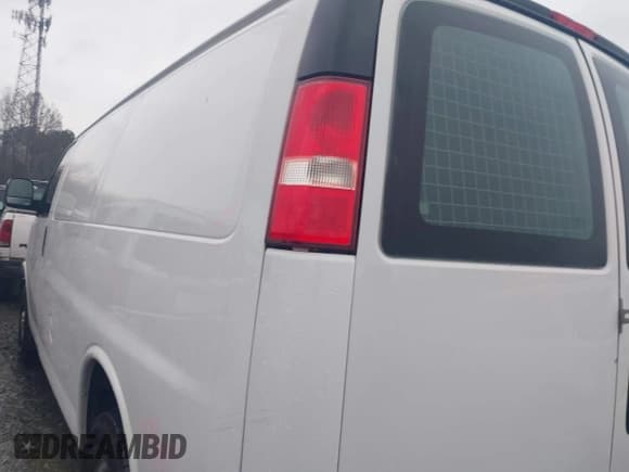 ✅ 2019 Chevrolet Express Cargo • VIN: 1GCWGAFP6K1279662 • Lot: 41627731. Listed on IAAI with 43,872 mi. Free auction sales archive from the USA and detailed vehicle history report at DreamBid. Image 14.