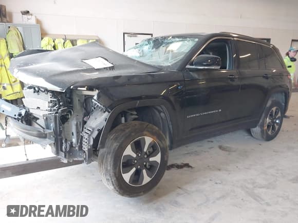 ✅ 2022 Jeep Grand Cherokee • VIN: 1C4RJYB63N8721023 • Lot: 42327185. Listed on IAAI with Not provided. Free auction sales archive from the USA and detailed vehicle history report at DreamBid. Image 2.