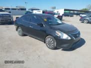 ✅ 2015 Nissan Versa SV • VIN: 3N1CN7AP9FL835550 • Lot: 43644181. Wystawiony na IAAI z przebiegiem 181 153 mil. Bezpłatny archiwum sprzedaży aukcyjnych z USA i szczegółowy raport historii pojazdu na DreamBid. Zdjęcie 1.