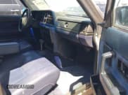 ✅ 1989 Volvo 240 DL • VIN: YV1AX8852K1834731 • Lot: 42278781. Wystawiony na IAAI z przebiegiem 288 726 mil. Bezpłatny archiwum sprzedaży aukcyjnych z USA i szczegółowy raport historii pojazdu na DreamBid. Zdjęcie 5.