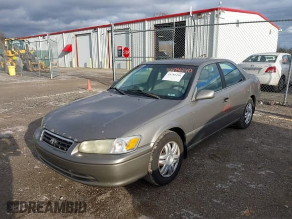 ✅ 2001 Toyota Camry LE • VIN: 4T1BG22K61U075127 • Lot: 43781240. Listed on IAAI with 302,624 mi. Free auction sales archive from the USA and detailed vehicle history report at DreamBid. Image 6.