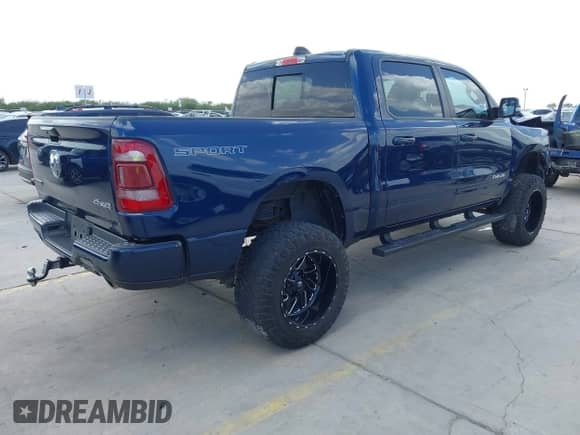 2020 Ram 1500 Big Horn z VIN 1C6SRFFTXLN108482, wystawiony jako IAAI lot #42850582 z przebiegiem 140 296 mil mil oraz . Historia ofert i sprzedaży dostępna na DreamBid. Obrazek 4.