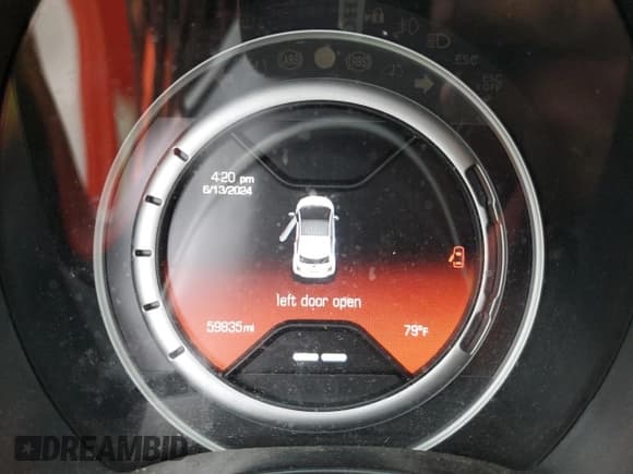 ✅ 2015 FIAT 500e • VIN: 3C3CFFGE5FT695477 • Lot: 58770444. Wystawiony na Copart z przebiegiem 59 835 mil. Bezpłatny archiwum sprzedaży aukcyjnych z USA i szczegółowy raport historii pojazdu na DreamBid. Zdjęcie 9.