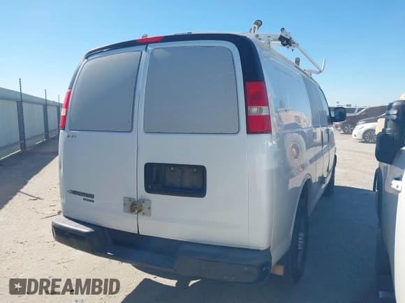 ✅ 2014 Chevrolet Express Cargo • VIN: 1GCWGFCA9E1140577 • Lot: 43772654. Wystawiony na IAAI z przebiegiem 260 902 mil. Bezpłatny archiwum sprzedaży aukcyjnych z USA i szczegółowy raport historii pojazdu na DreamBid. Zdjęcie 4.