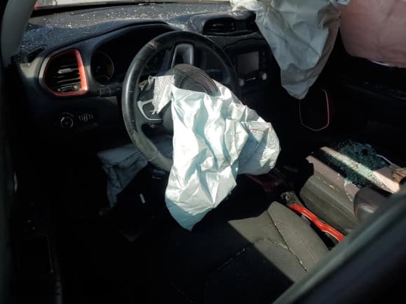 ✅ 2017 Jeep Renegade Trailhawk • VIN: ZACCJBCB6HPF19675 • Lot: 55439145. Listed on Copart with 161,052 mi. Free auction sales archive from the USA and detailed vehicle history report at DreamBid. Image 8.