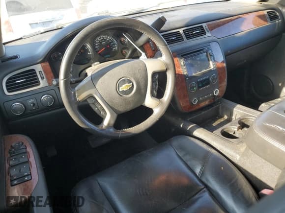 ✅ 2011 Chevrolet Suburban LTZ • VIN: 1GNSKKE38BR191111 • Lot: 75172204. Wystawiony na Copart z przebiegiem 165 370 mil. Bezpłatny archiwum sprzedaży aukcyjnych z USA i szczegółowy raport historii pojazdu na DreamBid. Zdjęcie 7.