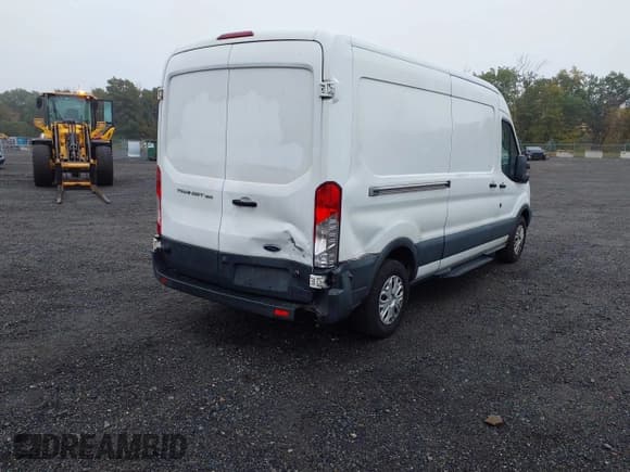 ✅ 2016 Ford Transit Cargo • VIN: 1FTBW2CM3GKA08898 • Lot: 40431501. Wystawiony na IAAI z przebiegiem 240 888 mil. Bezpłatny archiwum sprzedaży aukcyjnych z USA i szczegółowy raport historii pojazdu na DreamBid. Zdjęcie 6.