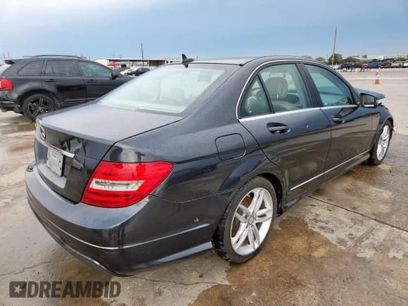 ✅ 2012 Mercedes-Benz C 250 Sport • VIN: WDDGF4HB0CR192889 • Lot: 91119125. Wystawiony na Copart z przebiegiem 100 643 mil. Bezpłatny archiwum sprzedaży aukcyjnych z USA i szczegółowy raport historii pojazdu na DreamBid. Zdjęcie 3.