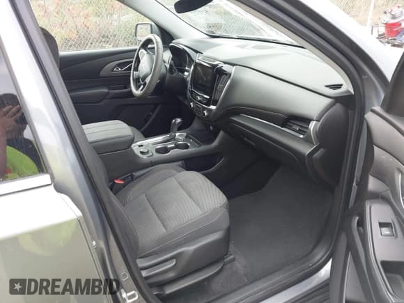 ✅ 2019 Chevrolet Traverse LT Cloth • VIN: 1GNEVGKW1KJ102929 • Lot: 43403444. Wystawiony na IAAI z przebiegiem 54 973 mil. Bezpłatny archiwum sprzedaży aukcyjnych z USA i szczegółowy raport historii pojazdu na DreamBid. Zdjęcie 5.