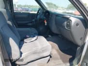 ✅ 1999 Chevrolet S-10 LS • VIN: 1GCCS14X3XK240212 • Лот: 42671847. Опубликован ранее на IAAI с пробегом 159 804 миль. Бесплатный доступ к архиву аукционных продаж из США и подробный отчёт об истории автомобиля на DreamBid. Изображение 5.