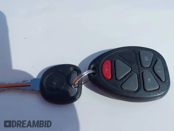 2008 Chevrolet Suburban LTZ z VIN 1GNFK16318R127690, wystawiony jako IAAI lot #43424584 z przebiegiem 278 244 mil mil oraz . Historia ofert i sprzedaży dostępna na DreamBid. Obrazek 10.