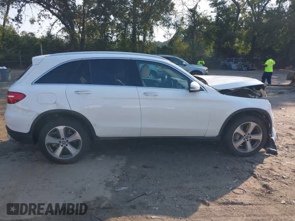 ✅ 2019 Mercedes-Benz GLC 300 • VIN: WDC0G4KB9KV181407 • Lot: 43245099. Wystawiony na IAAI z przebiegiem 122 285 mil. Bezpłatny archiwum sprzedaży aukcyjnych z USA i szczegółowy raport historii pojazdu na DreamBid. Zdjęcie 13.