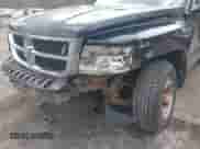 2008 Dodge Dakota SXT z VIN 1D7HW38K98S626841, wystawiony jako IAAI lot #42052680 z przebiegiem 194 127 mil mil oraz . Historia ofert i sprzedaży dostępna na DreamBid. Obrazek 6.