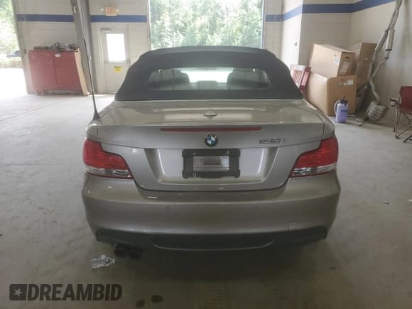 ✅ 2009 BMW 1 Series 135i • VIN: WBAUN93539VK40185 • Lot: 70373675. Wystawiony na Copart z przebiegiem 124 555 mil. Bezpłatny archiwum sprzedaży aukcyjnych z USA i szczegółowy raport historii pojazdu na DreamBid. Zdjęcie 6.