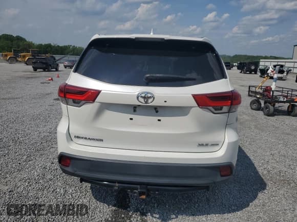 ✅ 2017 Toyota Highlander XLE • VIN: 5TDJZRFH6HS362094 • Lot: 55086425. Listed on Copart with 77,078 mi. Free auction sales archive from the USA and detailed vehicle history report at DreamBid. Image 6.