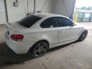 ✅ 2011 BMW 1 Series 135i • VIN: WBAUC9C58BVM09922 • Lot: 67760635. Wystawiony na Copart z przebiegiem Nie podano. Bezpłatny archiwum sprzedaży aukcyjnych z USA i szczegółowy raport historii pojazdu na DreamBid. Zdjęcie 3.