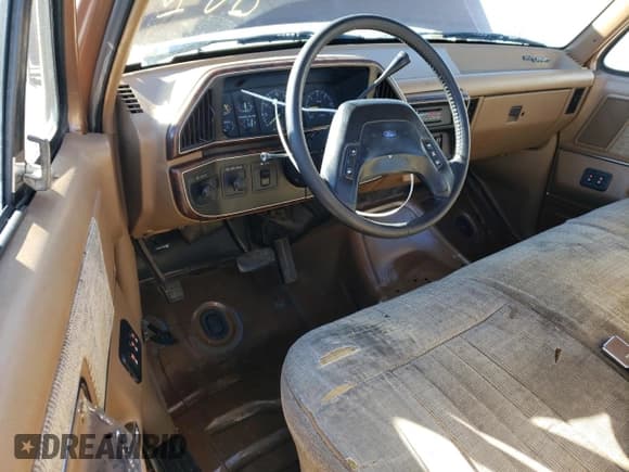 ✅ 1991 Ford F-150 • VIN: 1FTDF15Y3MPA14511 • Lot: 83496644. Wystawiony na Copart z przebiegiem 13 111 mil. Bezpłatny archiwum sprzedaży aukcyjnych z USA i szczegółowy raport historii pojazdu na DreamBid. Zdjęcie 8.