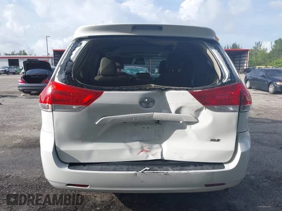 ✅ 2012 Toyota Sienna XLE AAS • VIN: 5TDYK3DC4CS186081 • Lot: 42481131. Wystawiony na IAAI z przebiegiem 187 849 mil. Bezpłatny archiwum sprzedaży aukcyjnych z USA i szczegółowy raport historii pojazdu na DreamBid. Zdjęcie 16.