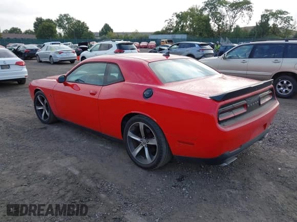 ✅ 2015 Dodge Challenger R/T • VIN: 2C3CDZAT9FH914013 • Lot: 43288641. Wystawiony na IAAI z przebiegiem 61 922 mil. Bezpłatny archiwum sprzedaży aukcyjnych z USA i szczegółowy raport historii pojazdu na DreamBid. Zdjęcie 3.